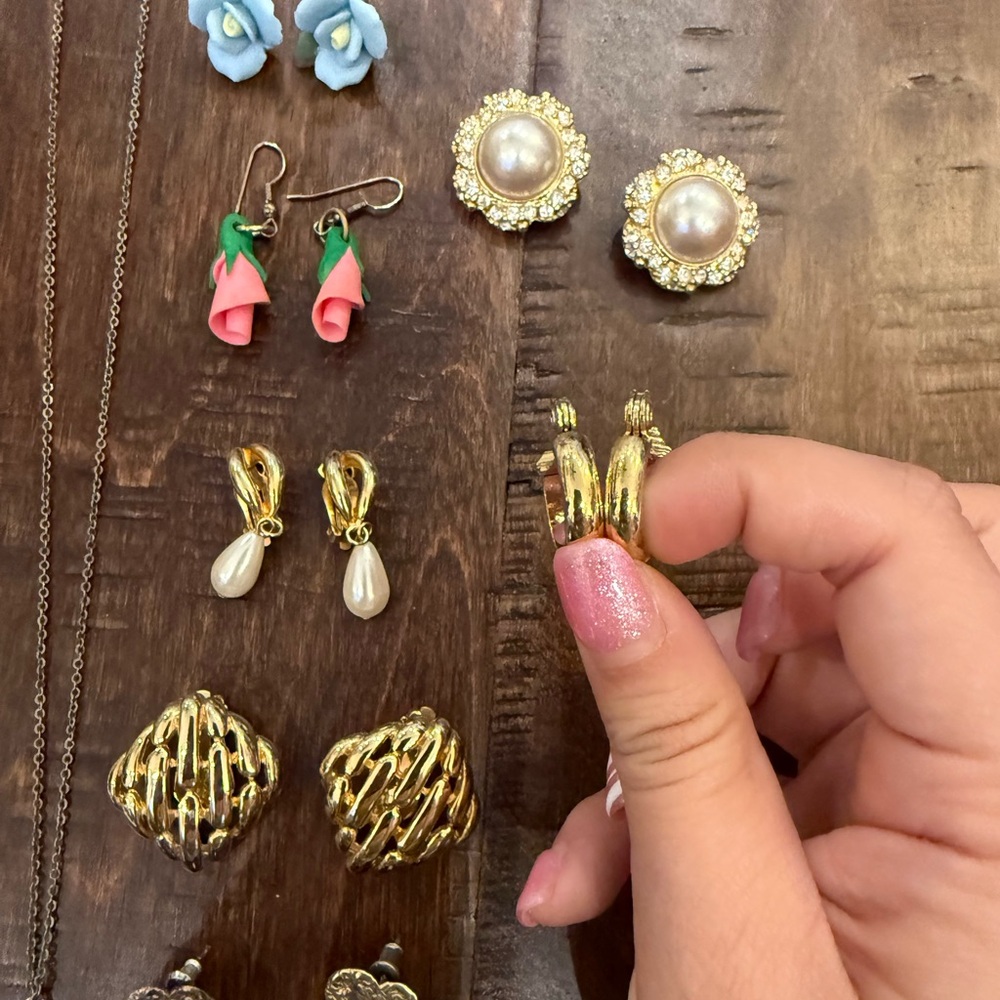 Vintage Costume Jewelry Mixed Lot Clip On Earrings Chokers Feminine - Picture 6 of 12